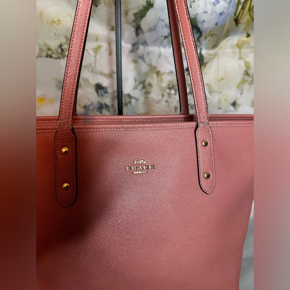 Coach Outlet light pink city zip tote GUC - Picture 4 of 16